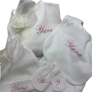 Set Bébé Personnalisé – Combinaison, Bonnet, Gants, Bavoir & Body