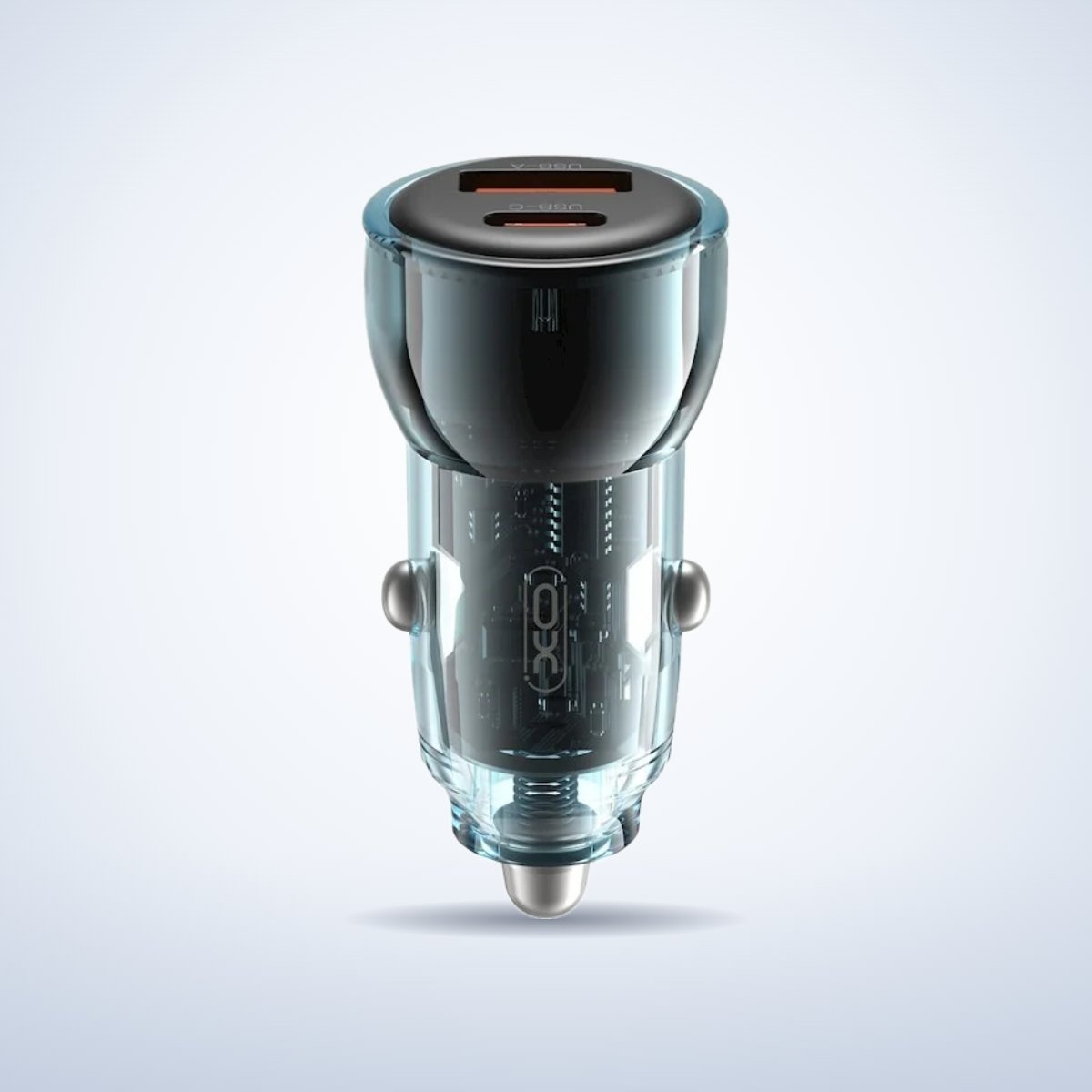 Chargeur voiture double USB + USB-C 30 W – photo studio